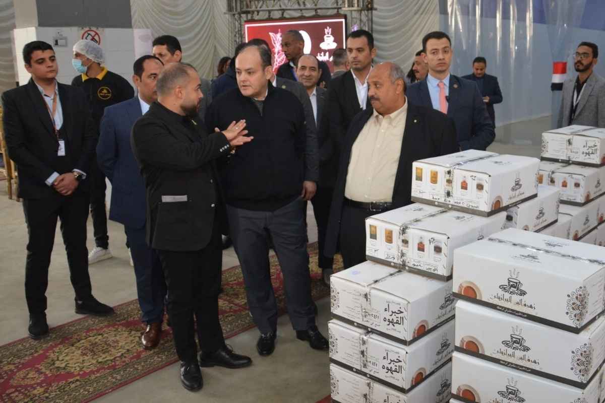 صورة من زيارة وزير التجارة والصناعة